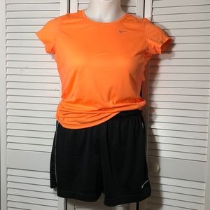 Nike outfit!! Top and bottoms 🏃🏽‍♀️